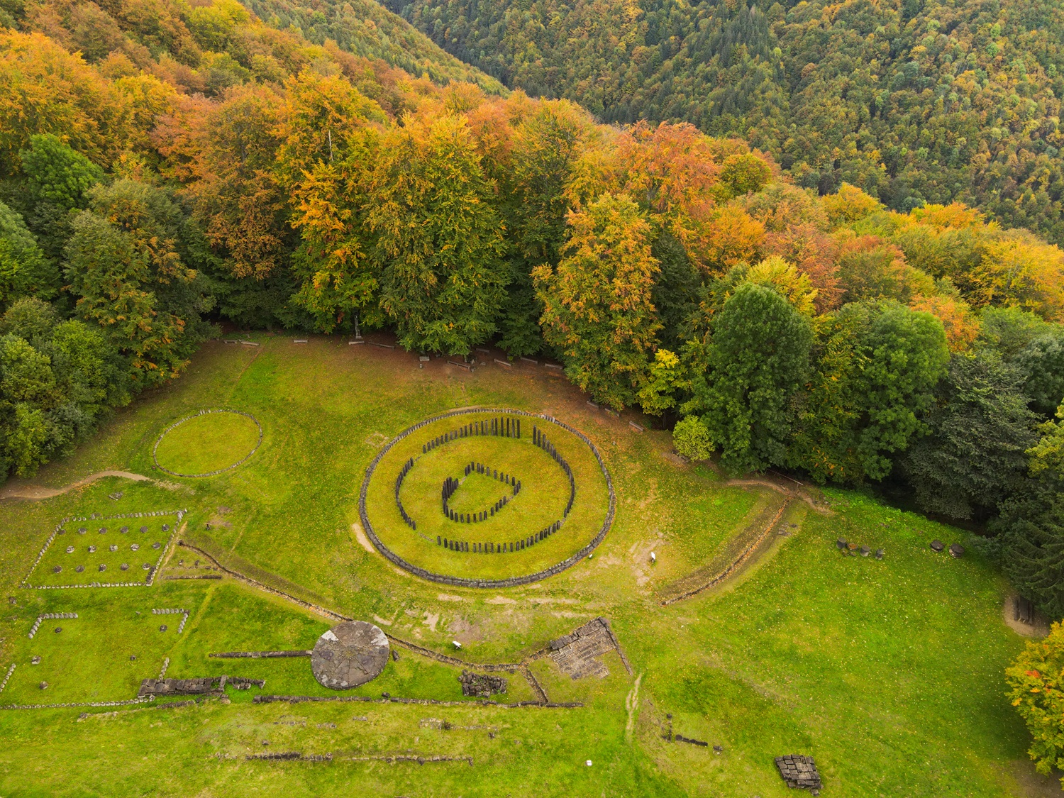 Sarmizegetusa Regia și peisajul Munților Orăștiei